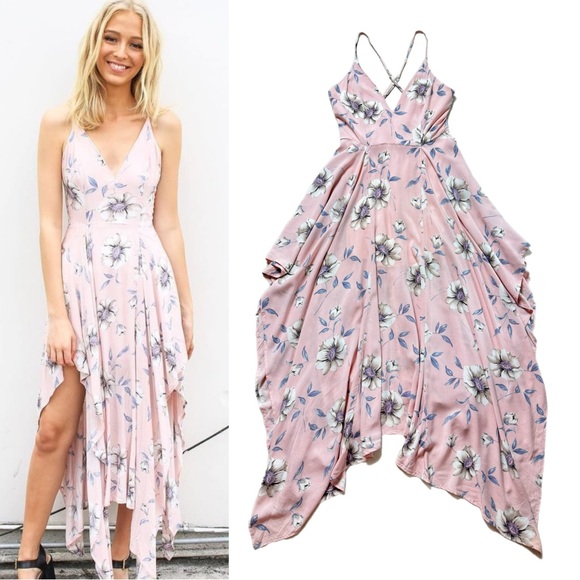 L'ATISTE Dresses & Skirts - L’Atiste Blush‎ Pink Floral Hanky Hem Maxi Dress M